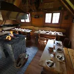 U Matysa I Widoki Na Gory Basen Grill Balia Szlaki Turystyczne Spacery Zwierzeta Duzy Plac Zabaw