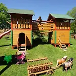 U Matysa I Widoki Na Gory Basen Grill Balia Szlaki Turystyczne Spacery Zwierzeta Duzy Plac Zabaw *