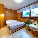 U Matysa I Widoki Na Gory Basen Grill Balia Szlaki Turystyczne Spacery Zwierzeta Duzy Plac Zabaw Séjour à la ferme