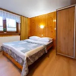 U Matysa I Widoki Na Gory Basen Grill Balia Szlaki Turystyczne Spacery Zwierzeta Duzy Plac Zabaw Séjour à la ferme