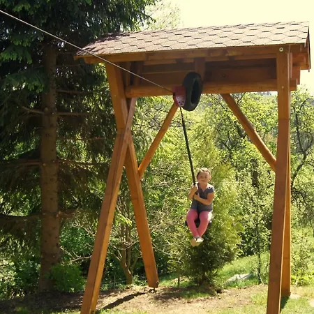 Agroturystyka u Matysa, Wisła - apartamenty i pokoje ogród z placem zabaw z basenem balią oraz przestrzenią dla dzieci Święta Wielkanocne z wyżywieniem domowa kuchnia Widok na góry szlaki turystyczne spacery Gospodarstwo agroturystyczne Wisła