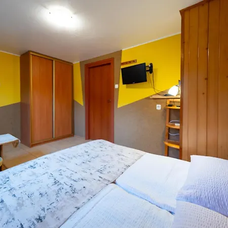 Agroturystyka u Matysa, Wisła - apartamenty i pokoje ogród z placem zabaw z basenem balią oraz przestrzenią dla dzieci Święta Wielkanocne z wyżywieniem domowa kuchnia Widok na góry szlaki turystyczne spacery * Wisła