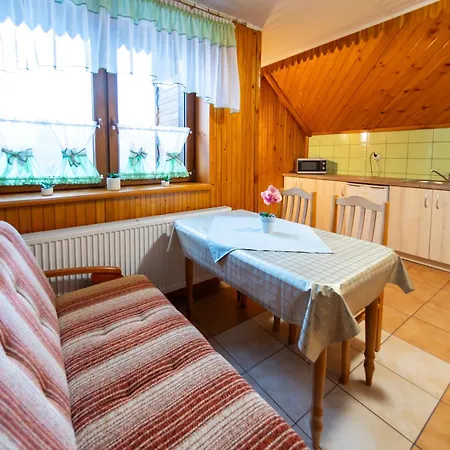 مزرعة للإقامة Agroturystyka U Matysa, Wisla - Apartamenty I Pokoje Ogrod Z Placem Zabaw Z Basenem Balia Oraz Przestrzenia Dla Dzieci Swieta Wielkanocne Z Wyzywieniem Domowa Kuchnia Widok Na Gory Szlaki Turystyczne Spacery فيسلا