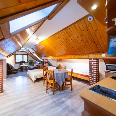 Agroturystyka u Matysa, Wisła - apartamenty i pokoje ogród z placem zabaw z basenem balią oraz przestrzenią dla dzieci Święta Wielkanocne z wyżywieniem domowa kuchnia Widok na góry szlaki turystyczne spacery Gospodarstwo agroturystyczne