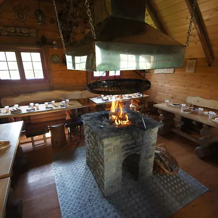 U Matysa I Widoki Na Gory Basen Grill Balia Szlaki Turystyczne Spacery Zwierzeta Duzy Plac Zabaw